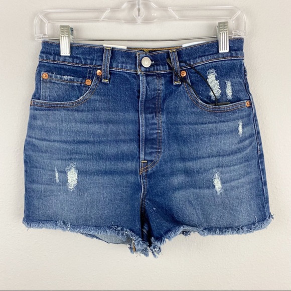 Levi’s • Ribcage Shorts - Picture 3 of 9